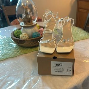 Women rhinestone white and clear rhinestone sandals.